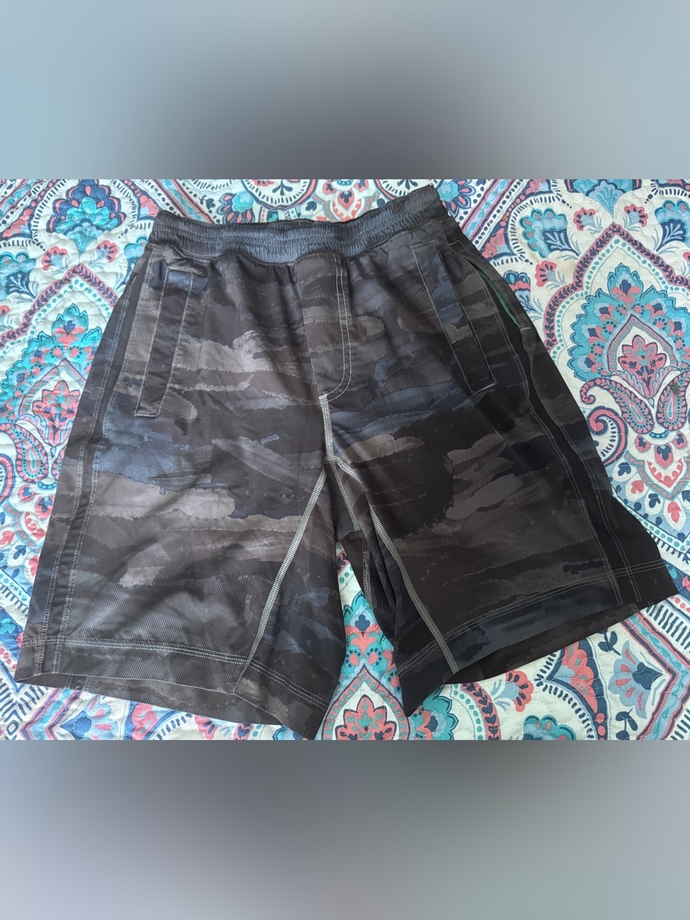 lululemon athletica Men's Dark Black Camo Athletic Lined Shorts-Size Small